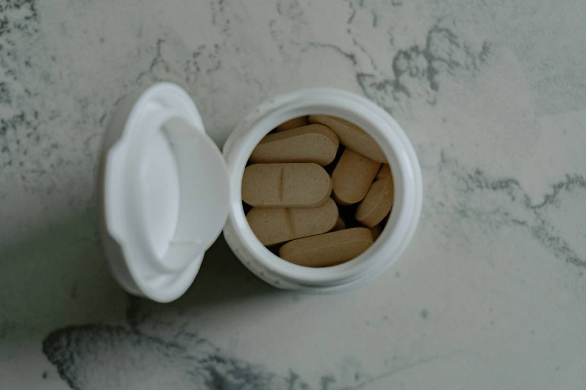 zinc supplements for men and women showing different dosage needs by gender